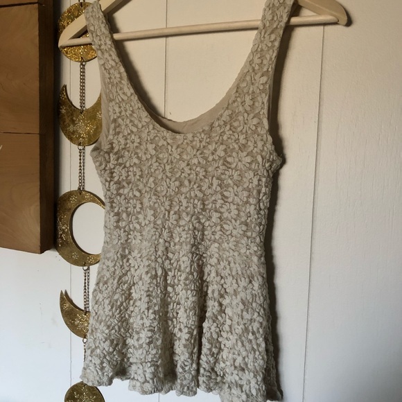 UO Daisy Lace Peplum Tank - Picture 4 of 8